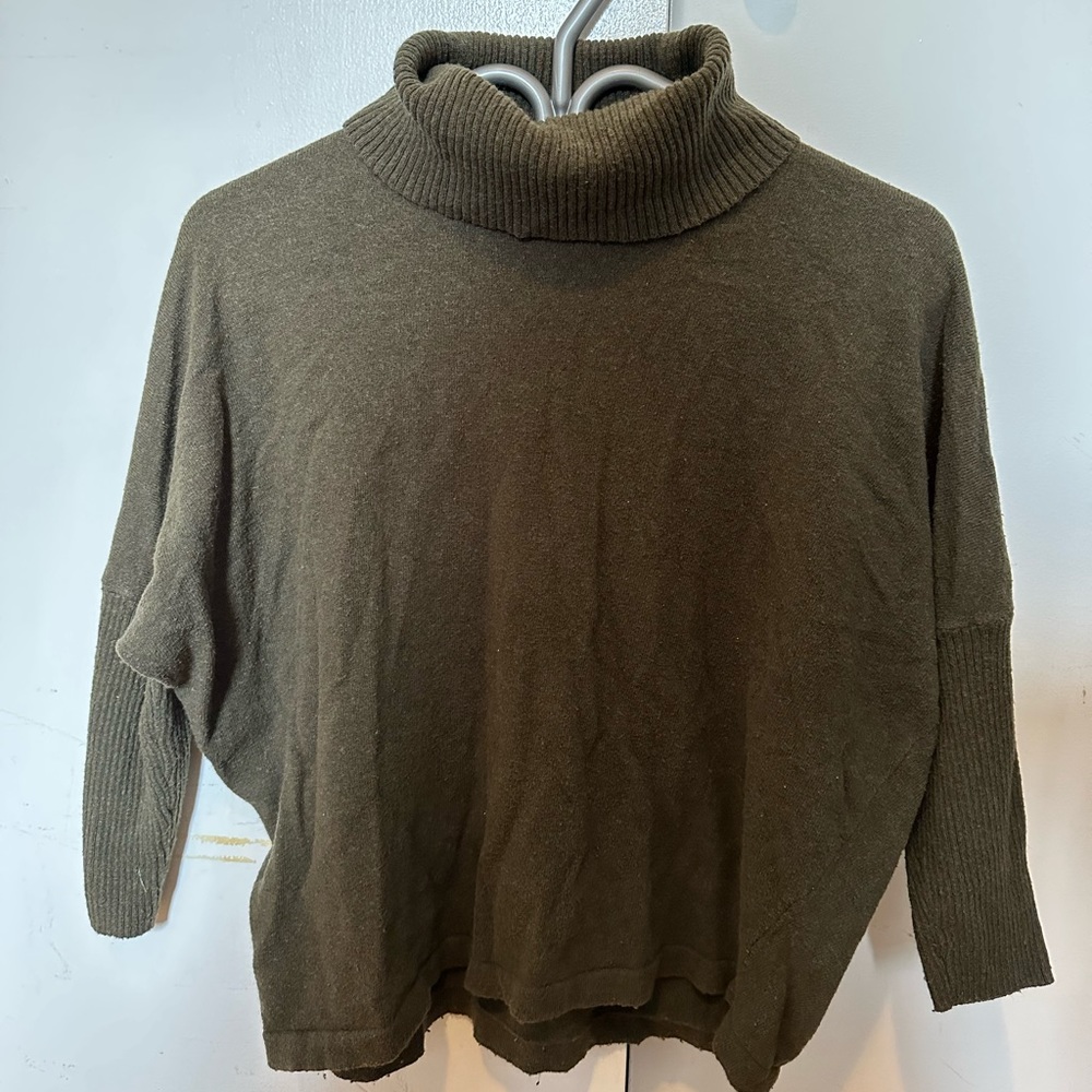 Knit turtleneck 3/4 sleeve